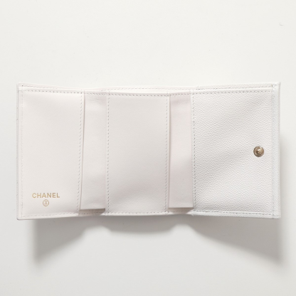 入手困難カラー♪【CHANEL】三つ折り財布 キルティングレザー